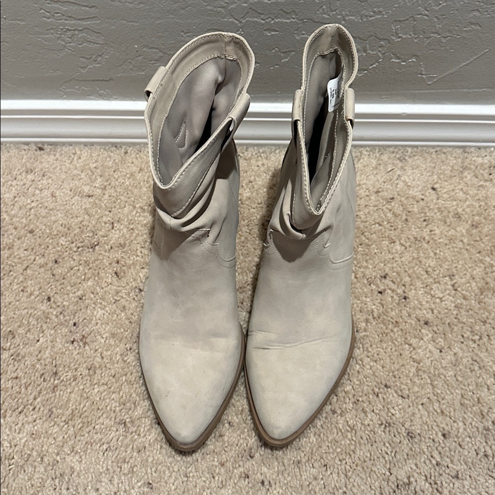 Time and Tru Light Tan Ankle Boots size 9 - Picture 1 of 9